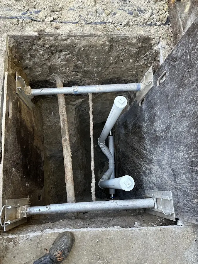 Experienced plumber completing Drain Cleaning work in Evanston